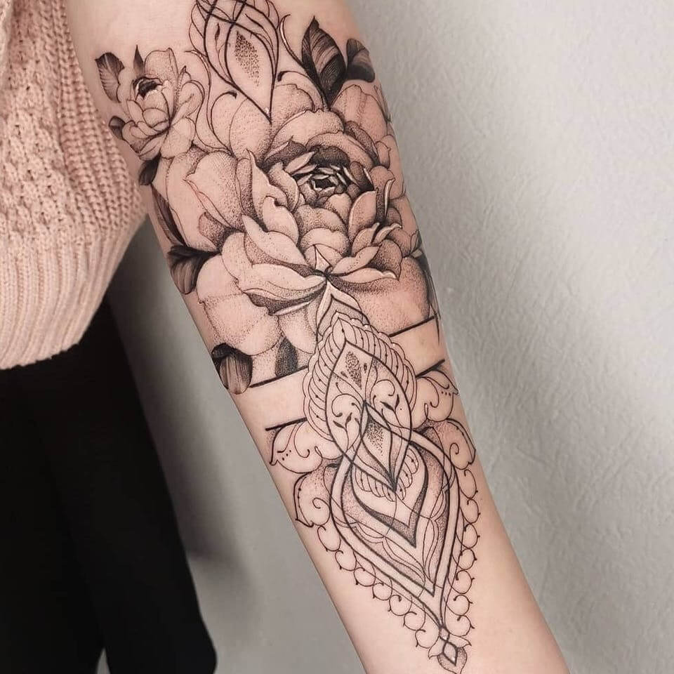 Realistic Black Sleeve Tattoos for Women
